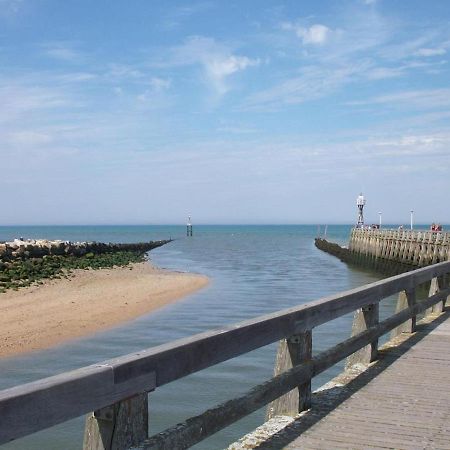 Charming Apartment In Courseulles Sur Mer Near Seabeach Exterior foto