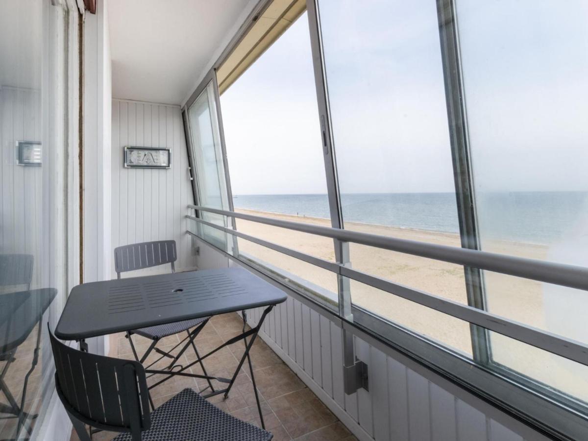 Charming Apartment In Courseulles Sur Mer Near Seabeach Exterior foto